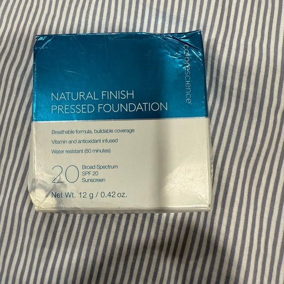 Colorescience Natural Finish Mineral
Foundation SPF 20 tan golden - Picture 11 of 11